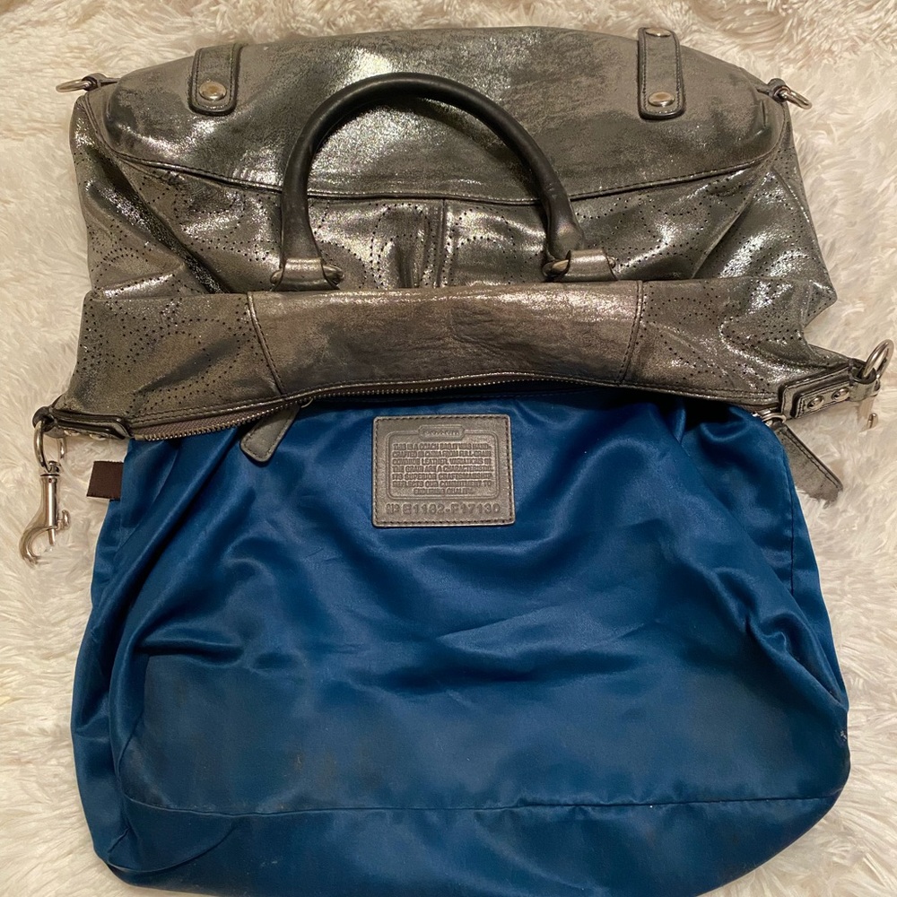 SILVER METALLIC COACH PURSE used - Picture 5 of 6